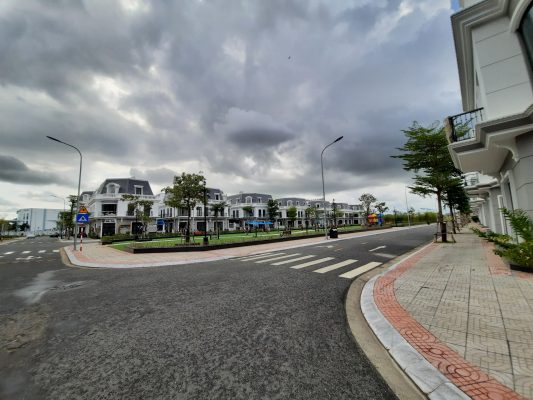 bán nhà vincom cà mau dãy mg