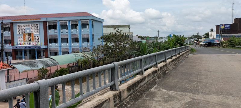Cần bán căn nhà mặt tiền tuyến quốc lộ 63 đoạn Chợ Hội và Huyện Sử thuộc huyện Thới Bình.